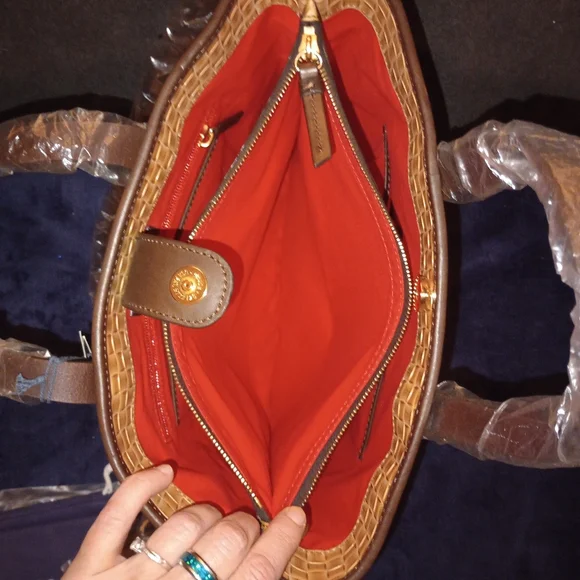 NWT Dooney & Bourke Liliana Weaved Leather bag W/ matching wristlet & Dust bag - Picture 12 of 16